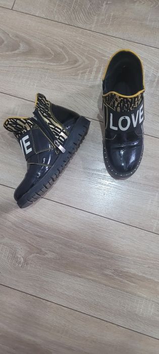 Демисезон для девочки 32 р