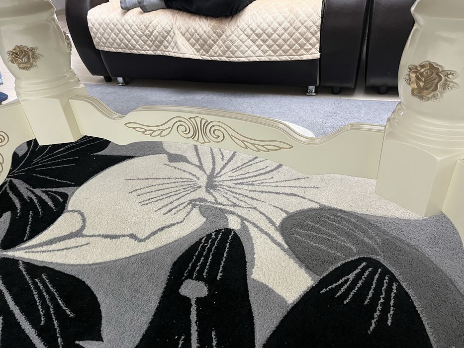 Стол 3м в хорошем состояние