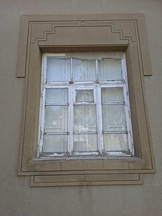 Продаются деревянные окны и дверы. Yog'och eshik va derazalar sotiladi