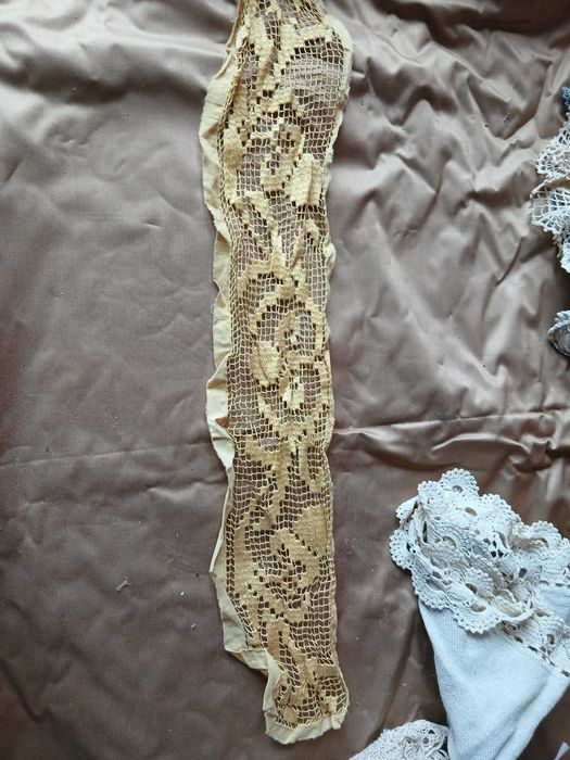 Чаши чинии и вази