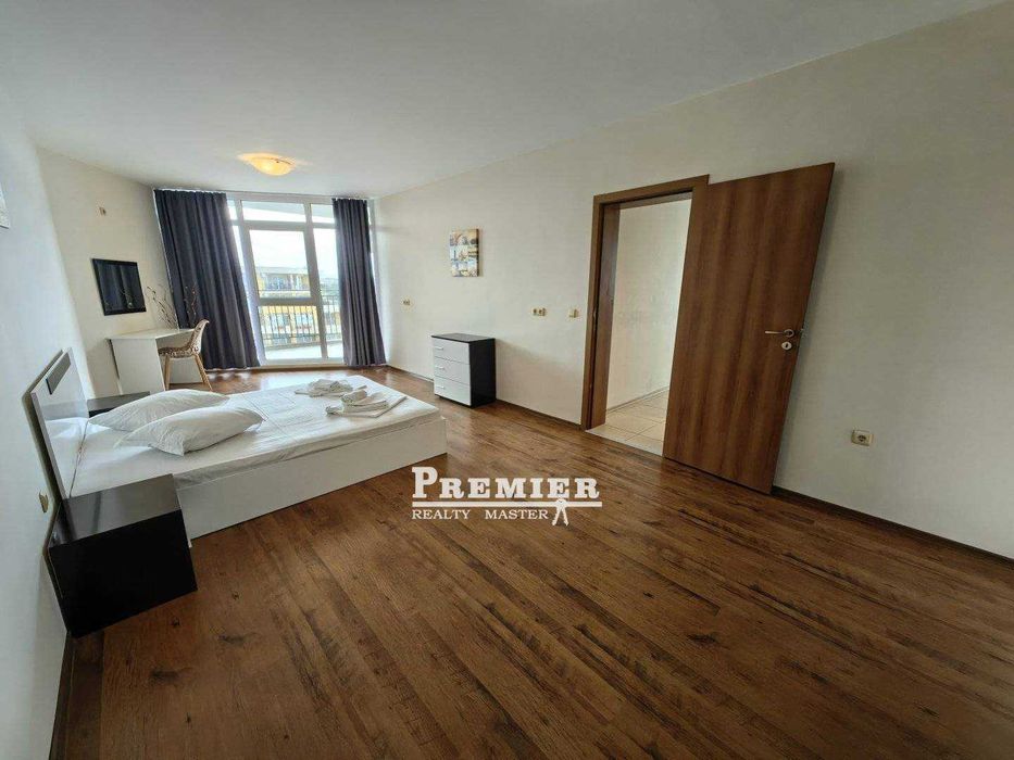 Тристаен апартамент в Ахелой, в комплекс на първа линия