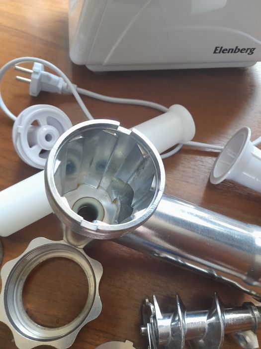 Продам мясорубку Elenberg