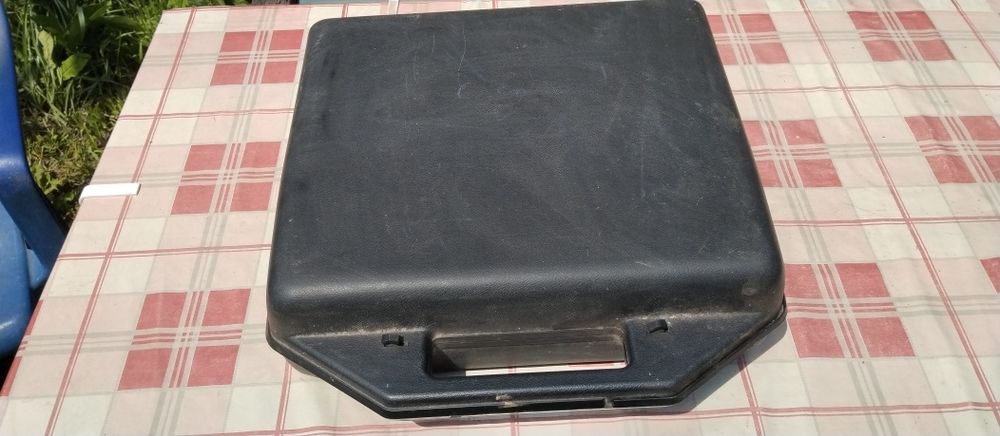 Пишеща българска машина в оригинално куфарче