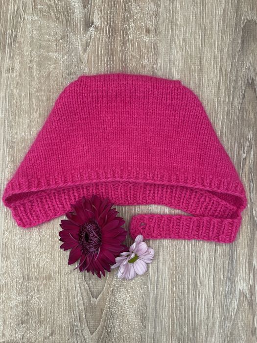 Вязаный чепец на пуговке