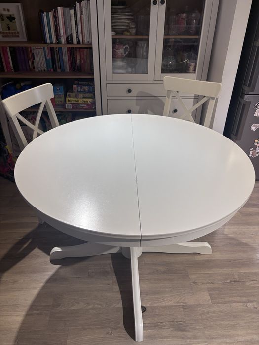 Masa rotunda extebsibila ikea si doua scaune