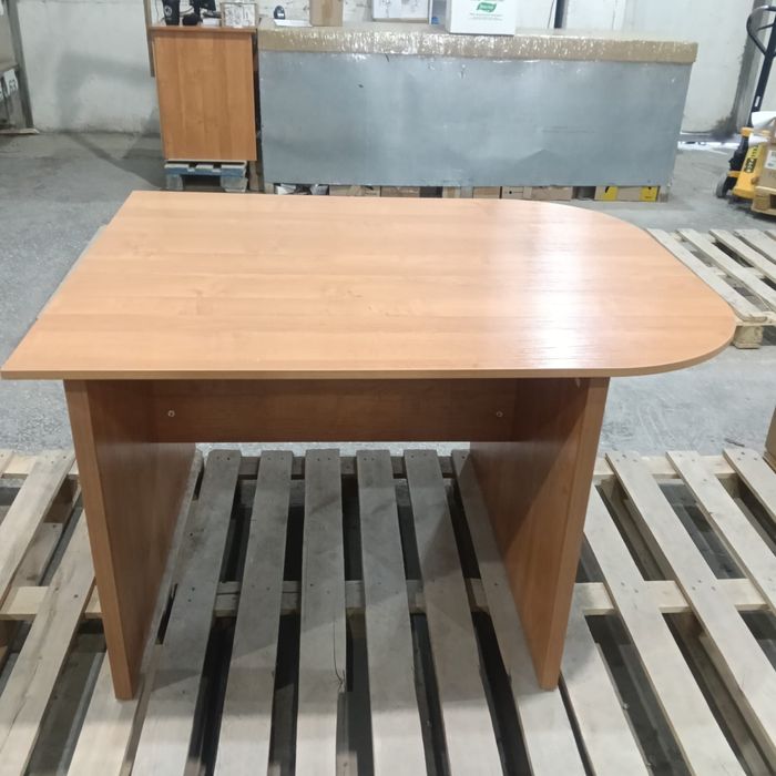 Продам стол офисный