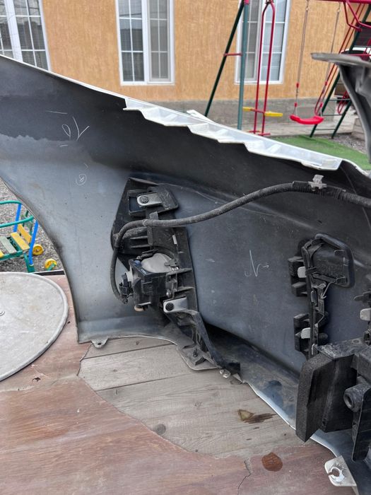 Продаю передний бампер Toyota Estima