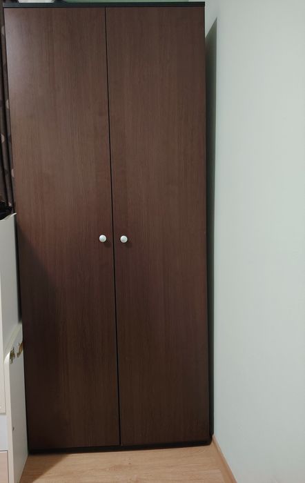 Двукрилен гардероб