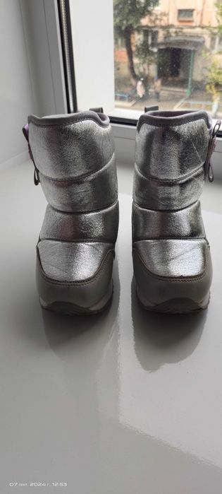 Продам детскую обувь