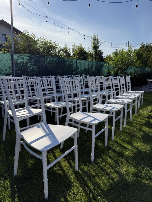 Închiriere Scaune Chiavari pentru Nunți și Evenimente