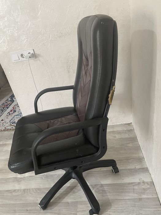 Продам офисное кресло