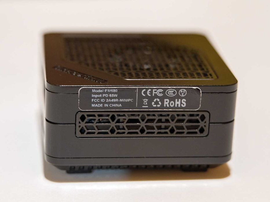 Mini PC Minisforum EM680 32GB DDR5 1TB M.2 SSD