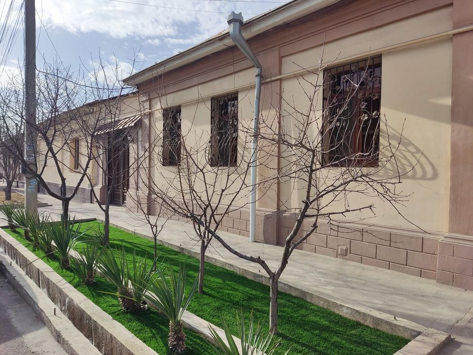 Продаётся жилой дом 4.2 сотки, фасад 15 м, ул. Бехзода