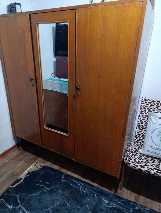 Продам шифонер с зеркалом