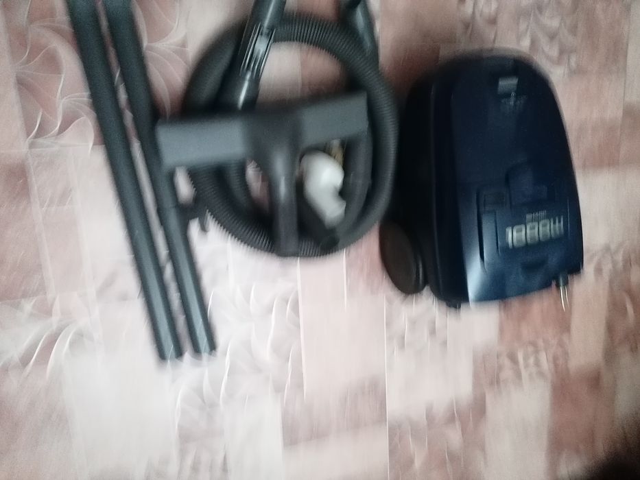 Пылесос "Шарп" 1000 Вт