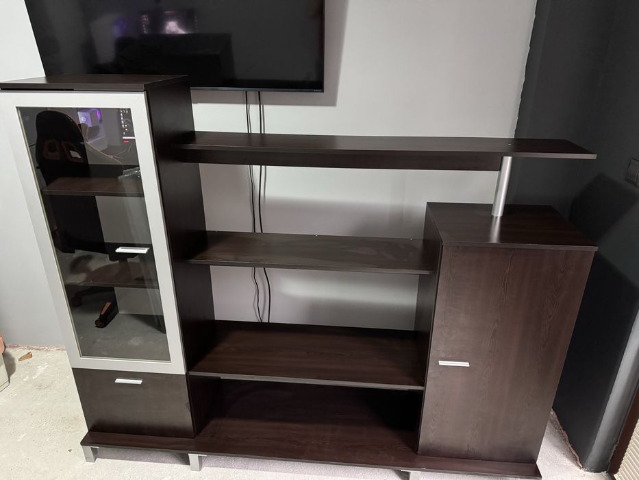 Много запазена секция венге