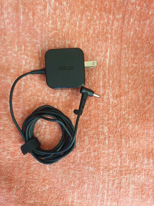 Продам оригинальное зарядное устройство Asus на 19V-1.75A-33W