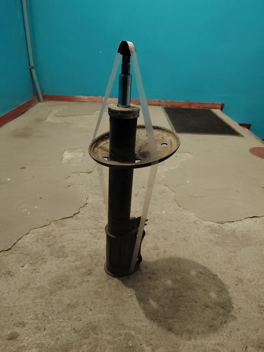 Продам б/У стойки амортизатора