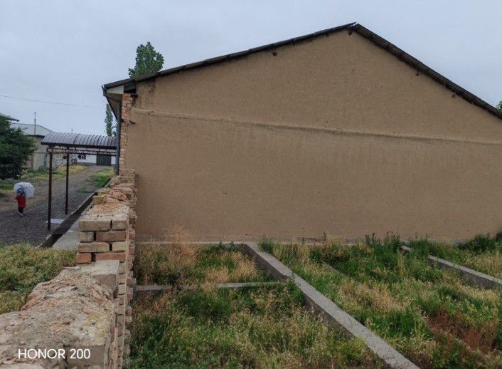 Сотилади! Зангиота туманида ховли жой 8 сотих йер сотилади.