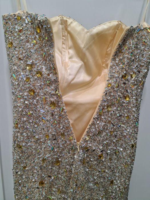 Вечернее платье со стразами