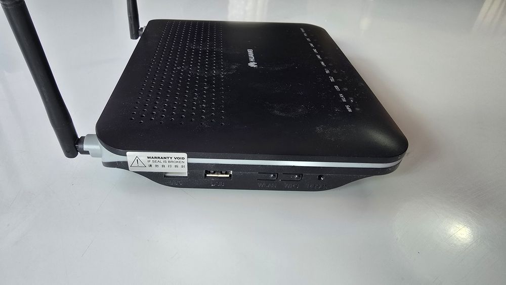 Оптичен рутер / GPON терминал Huawei EchoLife HG8245 (черен)