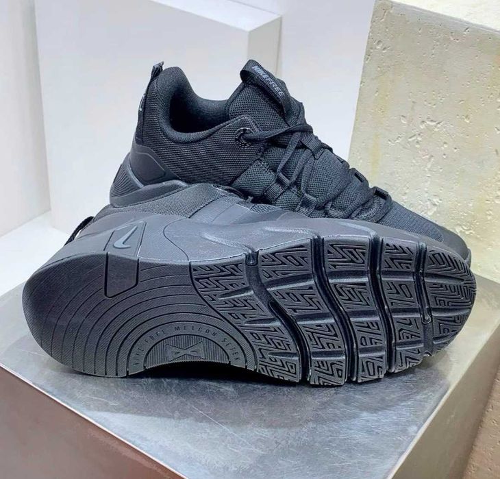 Продавам нов модел мъжки маратонки Nike Free Metcom 7 black нови с кутия