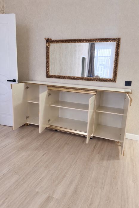 Продам Шкаф с зеркалом