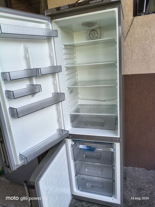 combină frigorifică Exquisit, modelul KGC-410/90 A+, cu un volum brut de 325 litri și o putere de 190W.