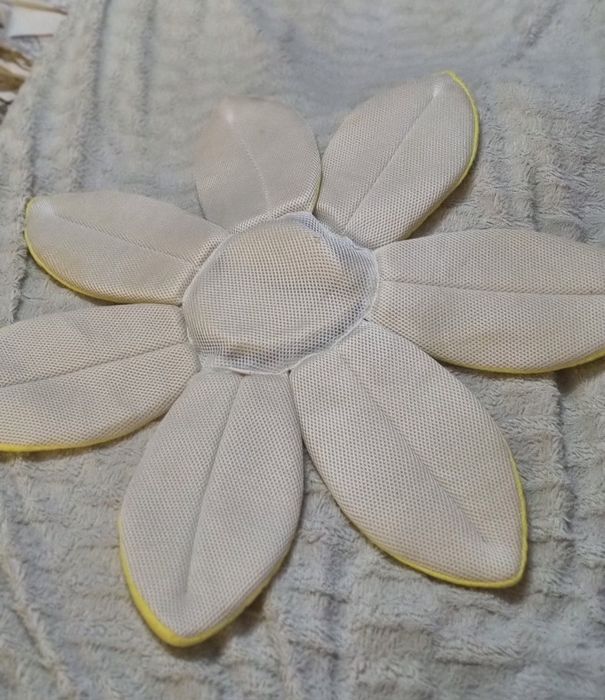 Подложка за къпане на бебе - цвете