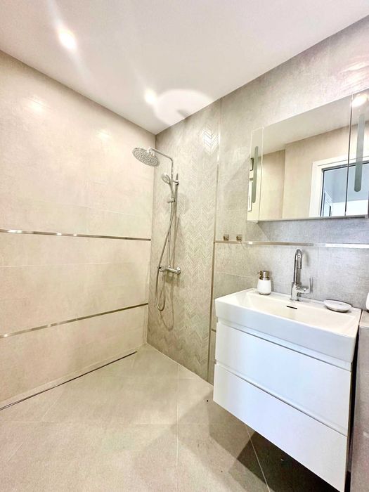 Дава се под наем Тристаен апартамент в София, Лозенец - 116 кв.м за 2200 € - Снимка #12