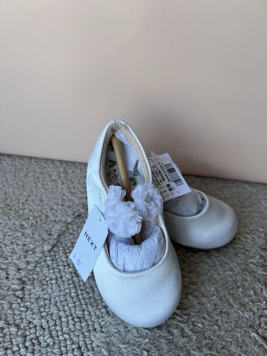Бебешки обувки Next бели