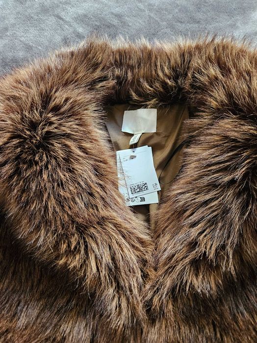 Луксозно уголемено палто на Нм. Ново с етикет.