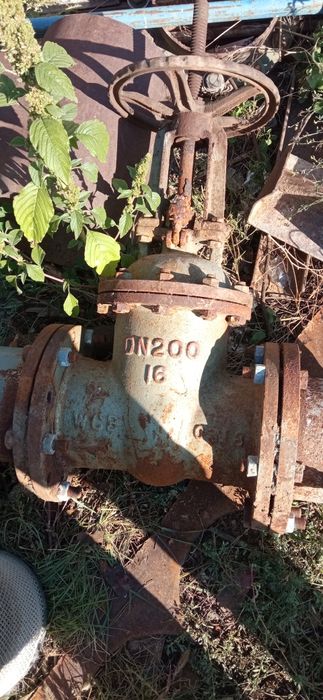 Продам Задвижка 200/16