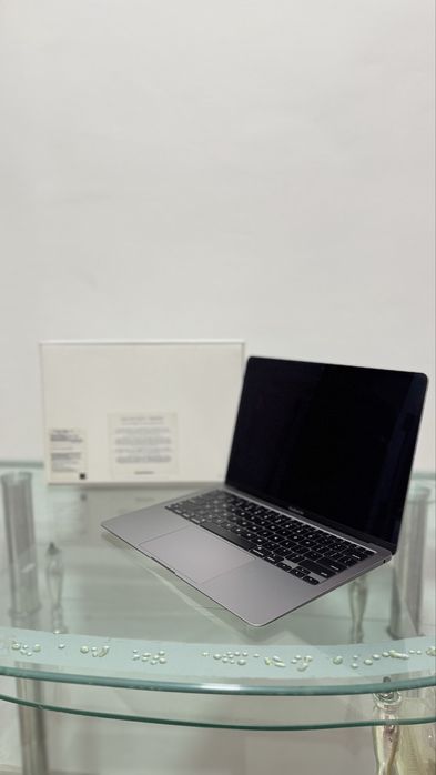 Мадбук Айр 256гб