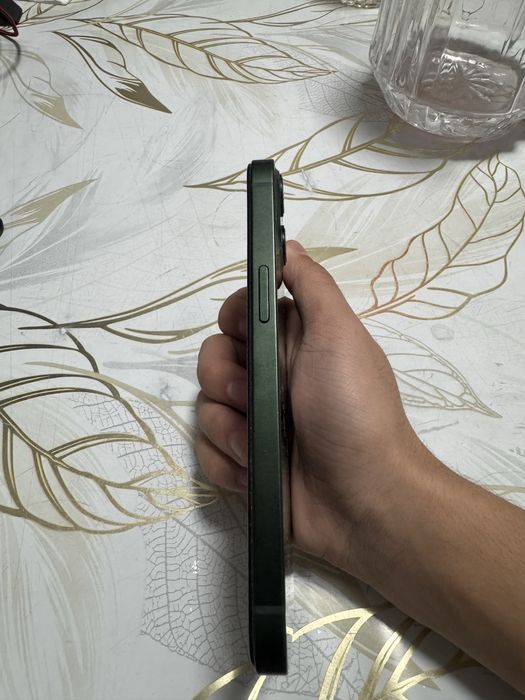 Продам Iphone 13