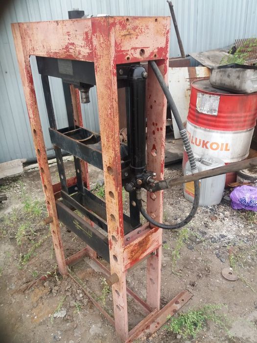 Продам пресс на 10 тонн