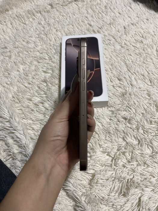 iPhone 16 Pro Max  Gold