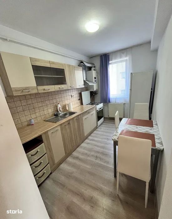 Apartament de 2 camere decomandate, 49 mp, parcare, zona Florilor — fotografia 1
