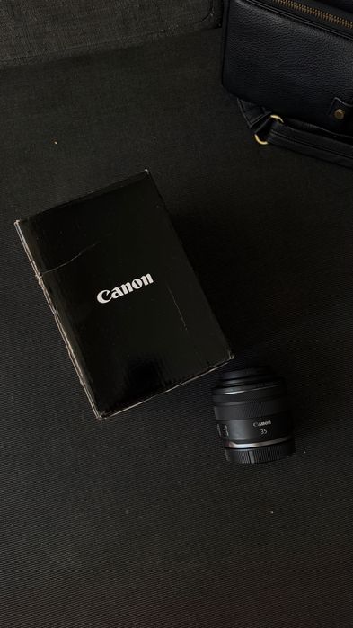 Canon RF 35mm f/1.8 Macro IS STM