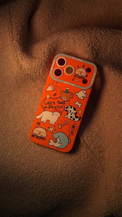 Чехол «Let’s Take a Photo» на iPhone 17 Pro Max.