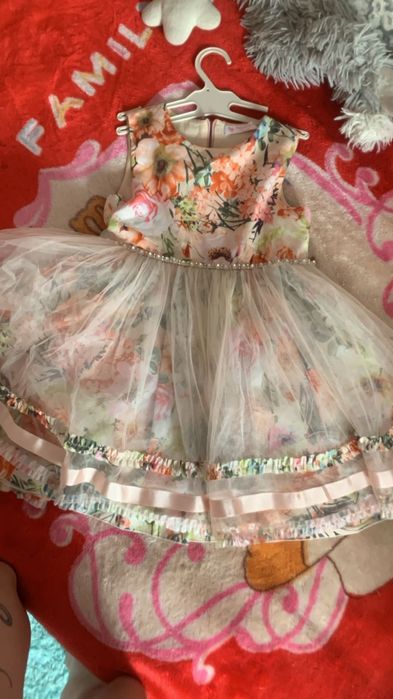 Продам платье для девочки от 115 см