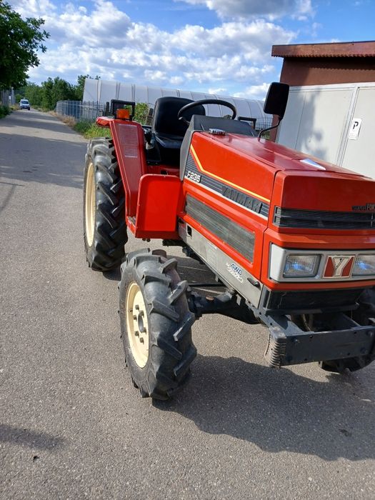 Tractor japonez yanmar f235
