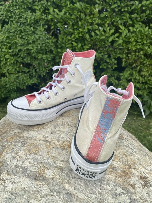 Продавам кецове Converse