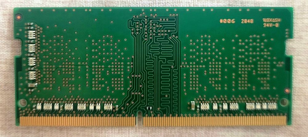 Vând memorie RAM Samsung, model M471A5244BB0-CWE