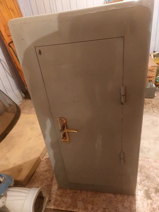 продам надежный сейф