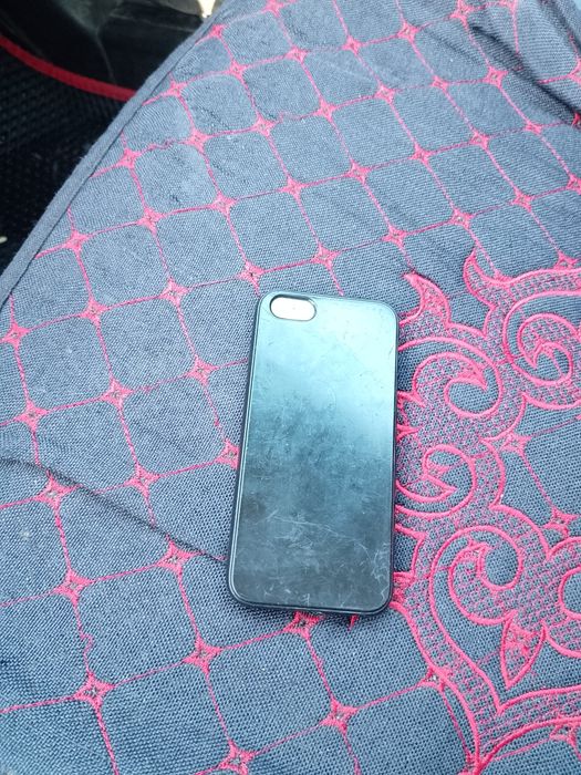 Телефон айфон SE