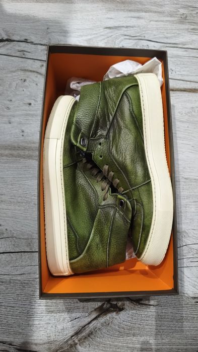 Продам кроссовки