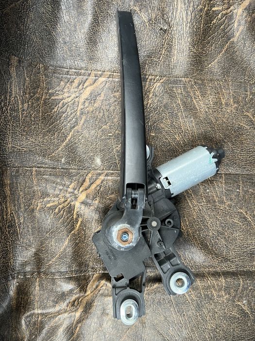 Стопов десен/мотор задна чистачка бутон врата Tiguan