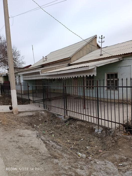 Shovot tumani boyrachi qishlogʻining madaniyat saroy yon tomoni