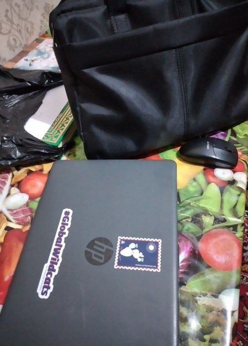 — HP Laptop Noutbuk sotiladi hlati zoʻr olinganiga 1 yil boʻgan